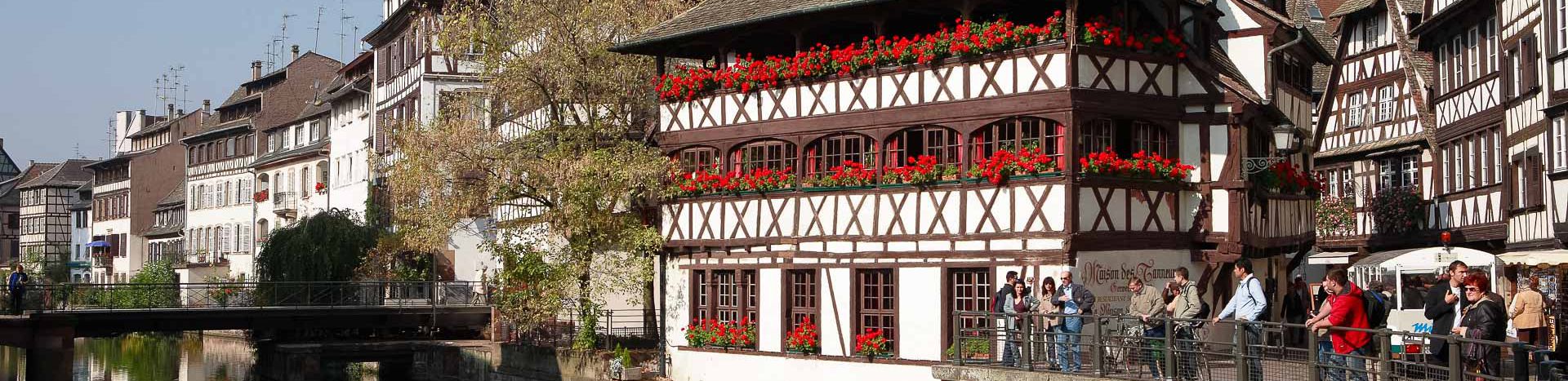 Vue extérieur sur une maison atypique d'Alsace